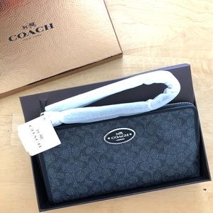 NWT Coach wristlet